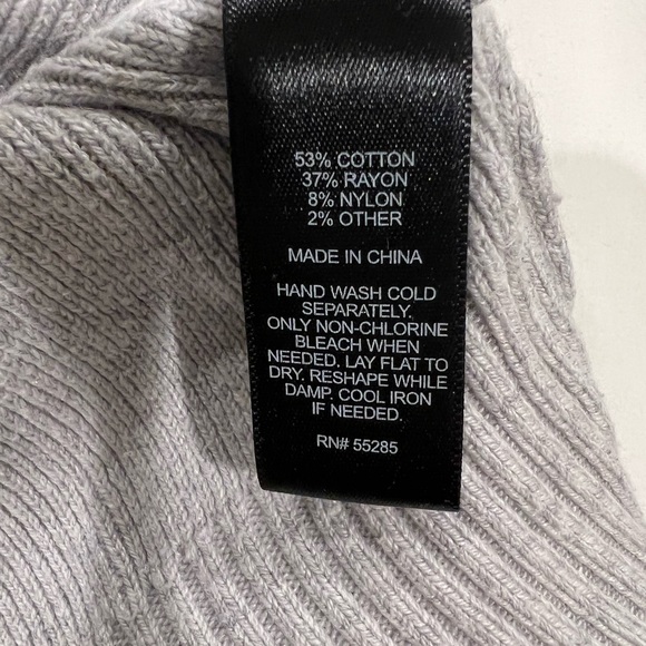 Express Fitted Double V-Neck Pullover Sweater, XS, Grey - Picture 4 of 4